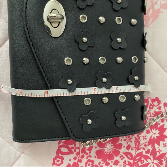 Catherine Malandrino Black Floral Appliqué Crossbody & Clutch - Picture 7 of 12